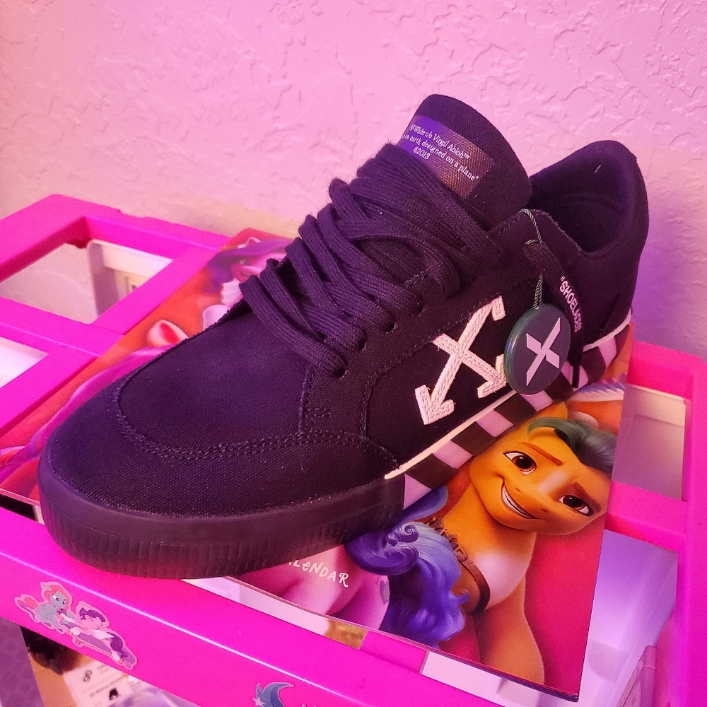 OFF WHITE LOW TOP Black in color Mens Size 12 - Picture 5 of 5